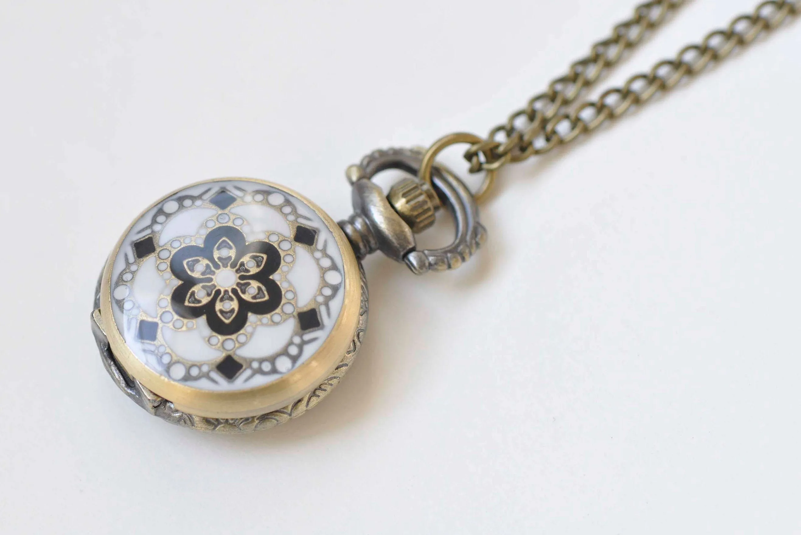 1 PC Antique Bronze White Enamel Flower Small Pocket Watch Necklace 27mm A3707