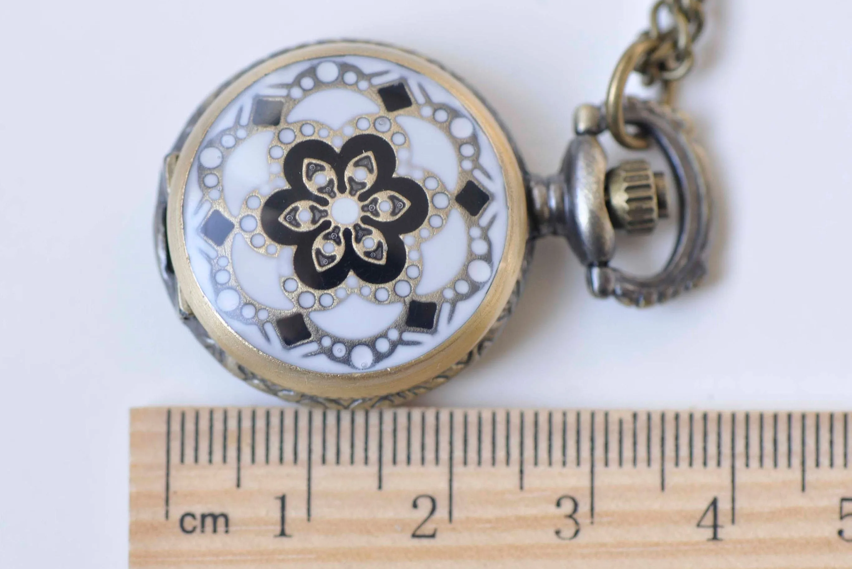 1 PC Antique Bronze White Enamel Flower Small Pocket Watch Necklace 27mm A3707
