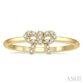 1/10 Ctw Bow Cutout Round Cut Diamond Petite Fashion Ring in 10K Yellow Gold