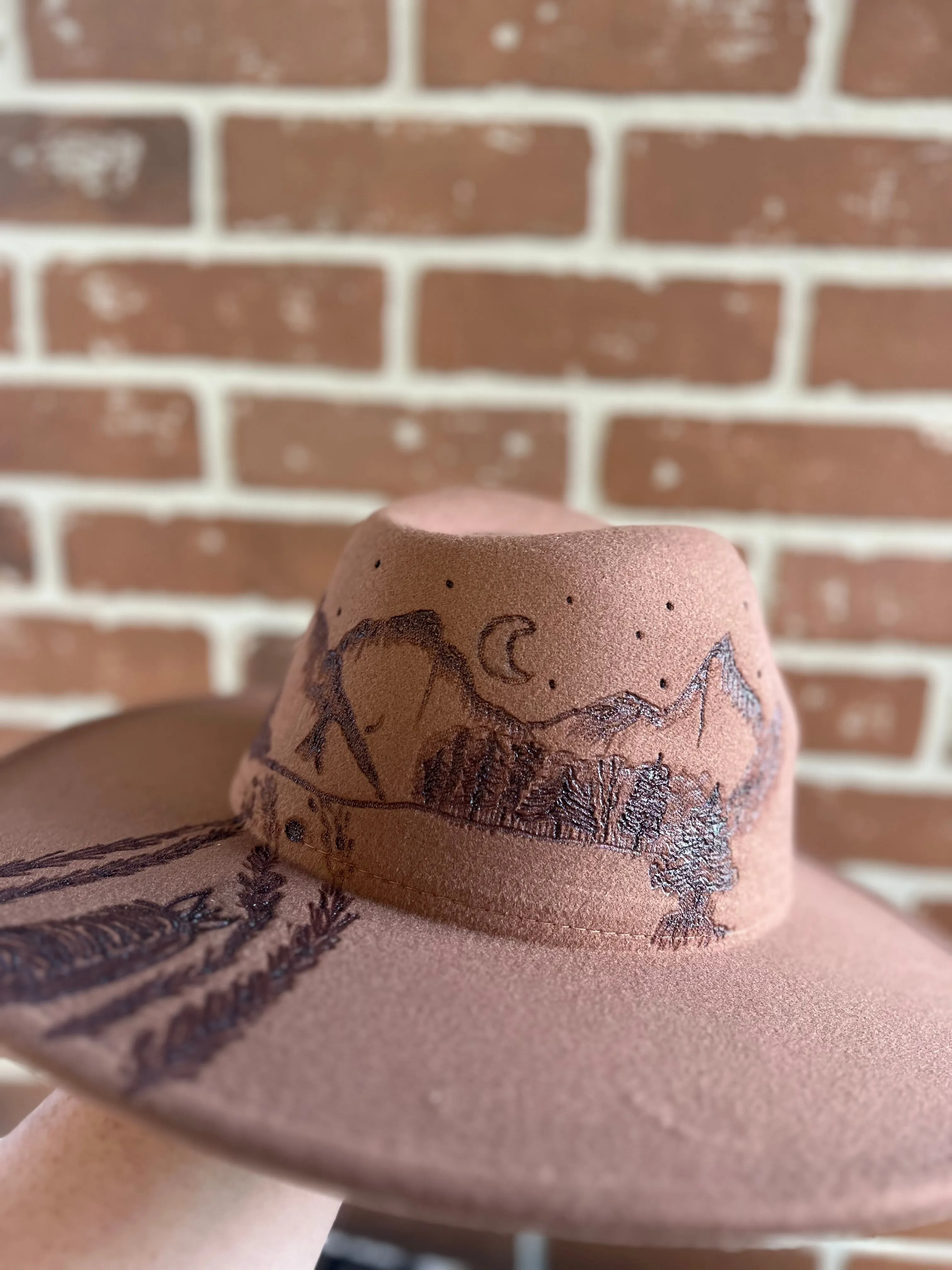 Horse   Mountains Burnt Hat (Medium Brown)