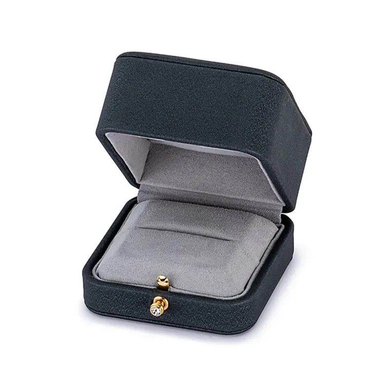 Peggy Oval Milgrain Diamond Ring