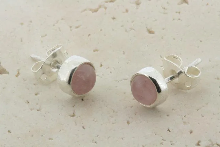 rose quartz stud - 6mm