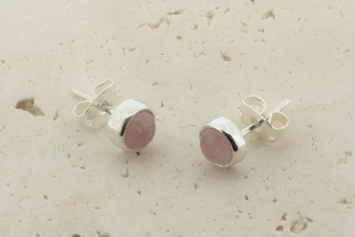 rose quartz stud - 6mm